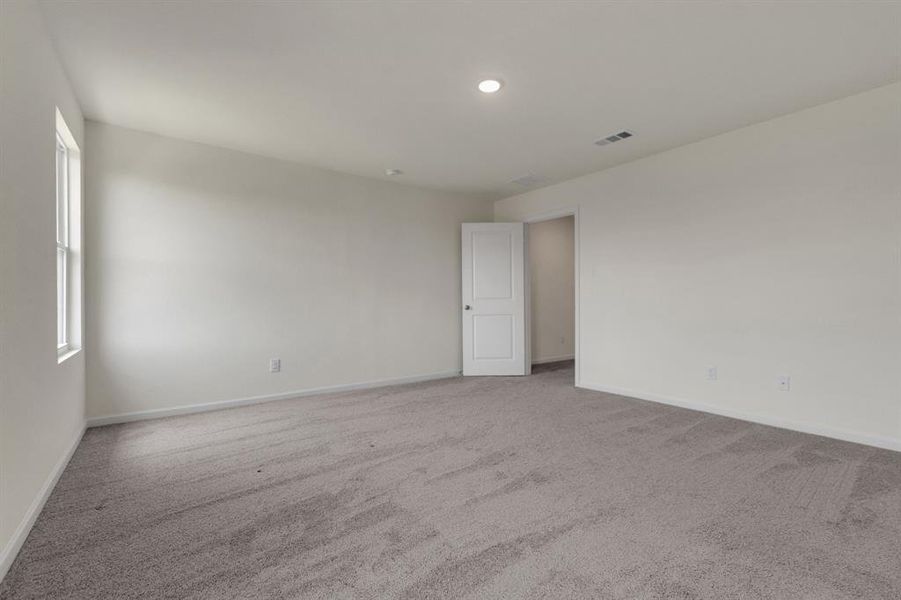 Spacious, unfurnished interior of a new home in Creekview Fossil Ridge, Pilot Point (Image 25).