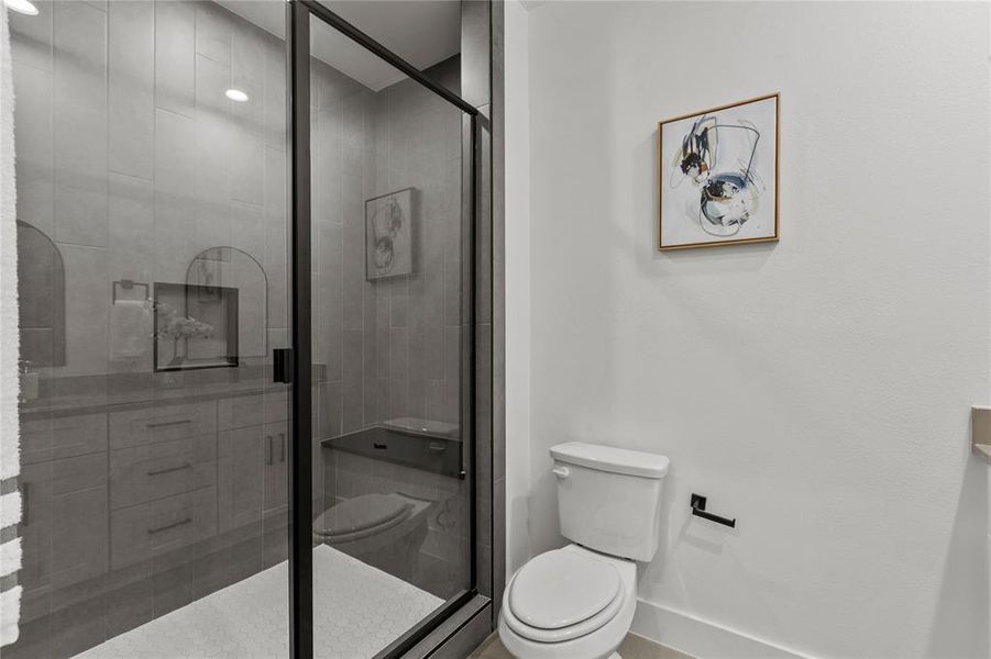 Furnished interior view inside a new home in , Grand Prairie (Image 9).