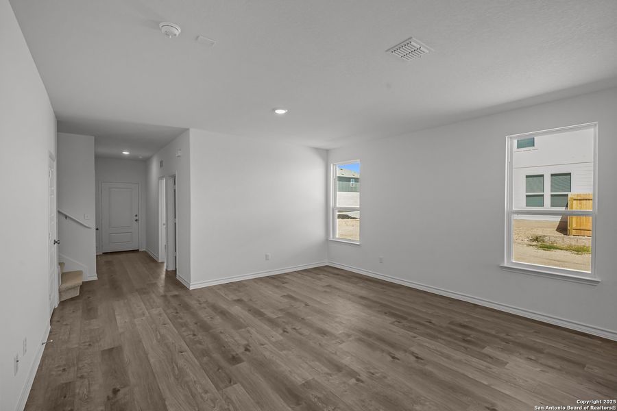 Spacious, unfurnished interior of a new home in Davis Ranch, San Antonio (Image 32).