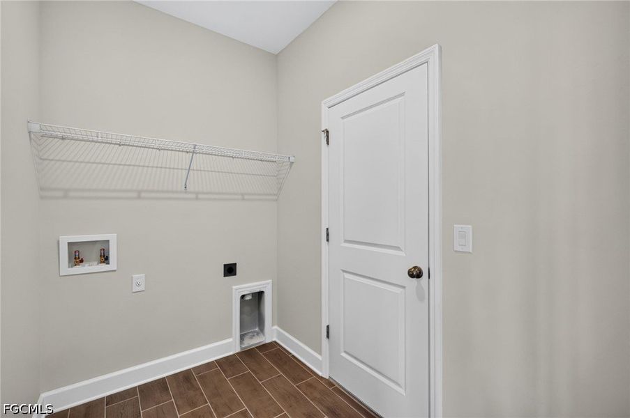 Spacious, unfurnished interior of a new home in Cape Coral, Cape Coral (Image 34).