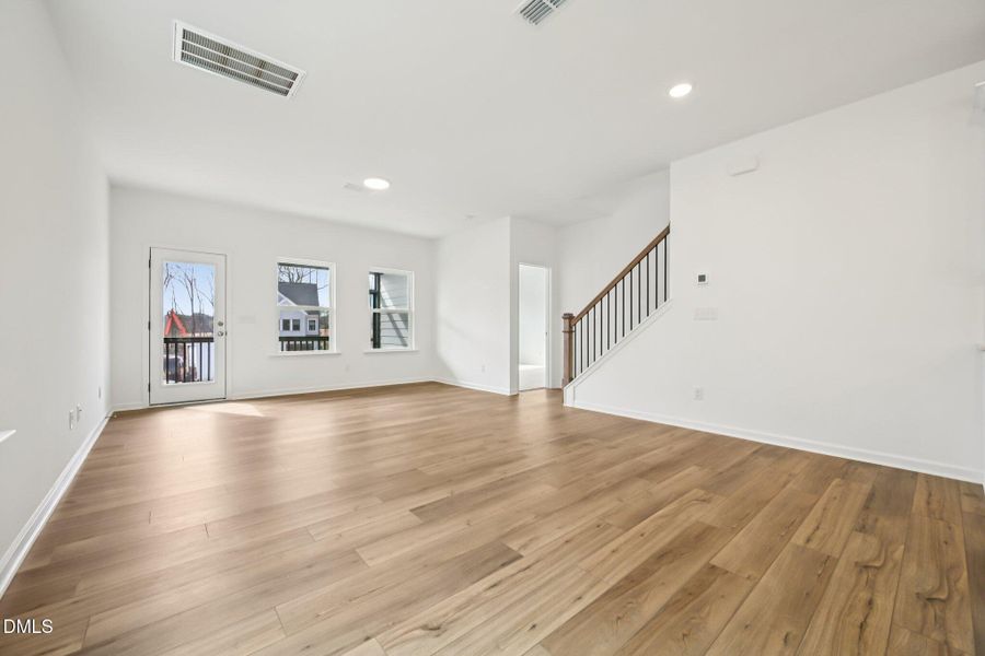 6-web-or-mls-Emeline Wy-S2402-006