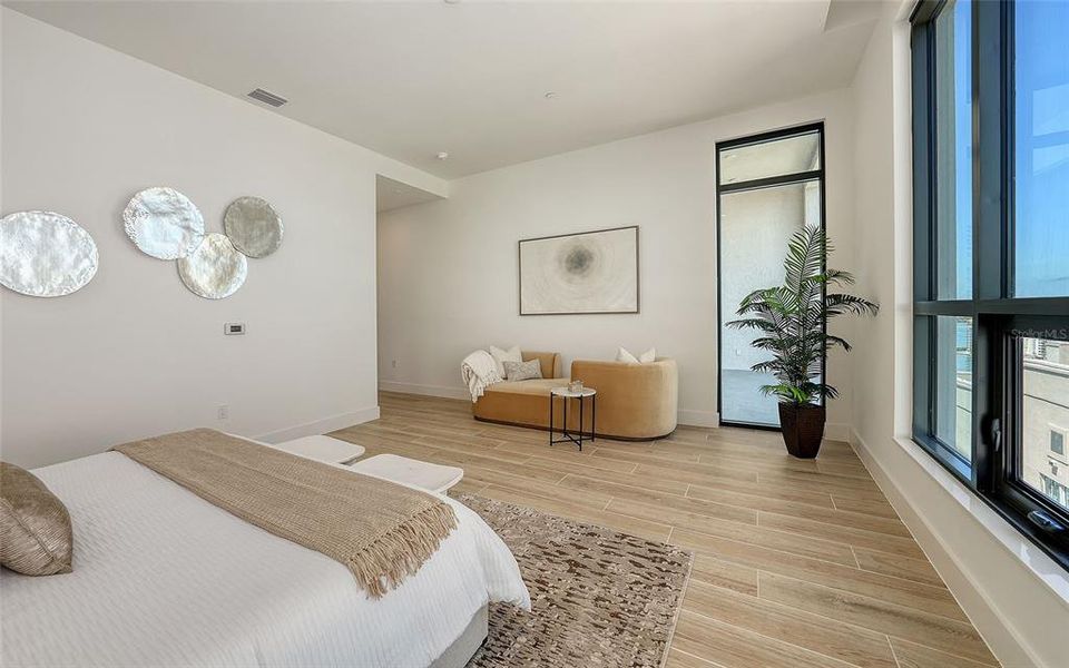 Furnished interior view inside a new home in , Sarasota (Image 32).