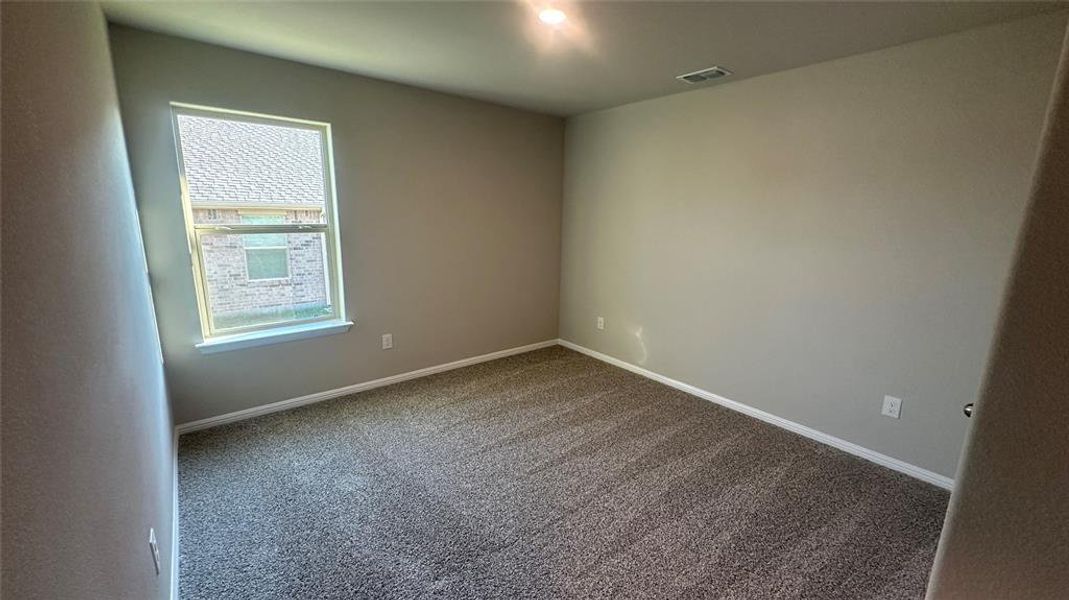 Spacious, unfurnished interior of a new home in Sandy Beach, Azle (Image 10).