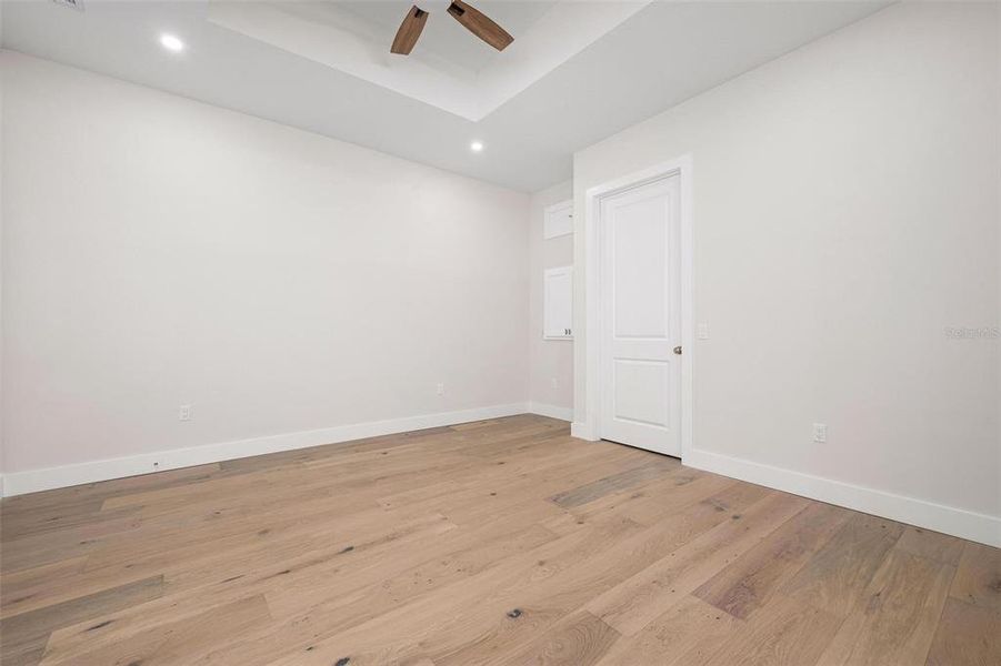 Spacious, unfurnished interior of a new home in , Sarasota (Image 57).