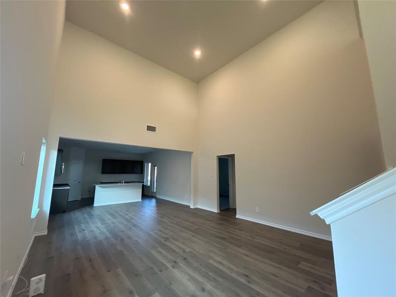 Spacious, unfurnished interior of a new home in Elevon, Lavon (Image 8).