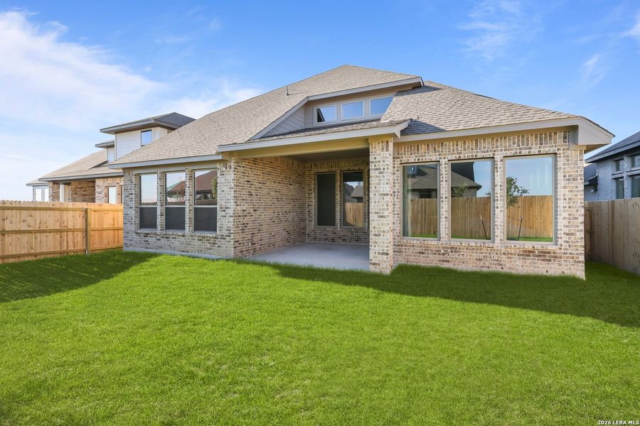 Exterior details and patio area of a home in Nopal Valley, San Antonio (Image 4).
