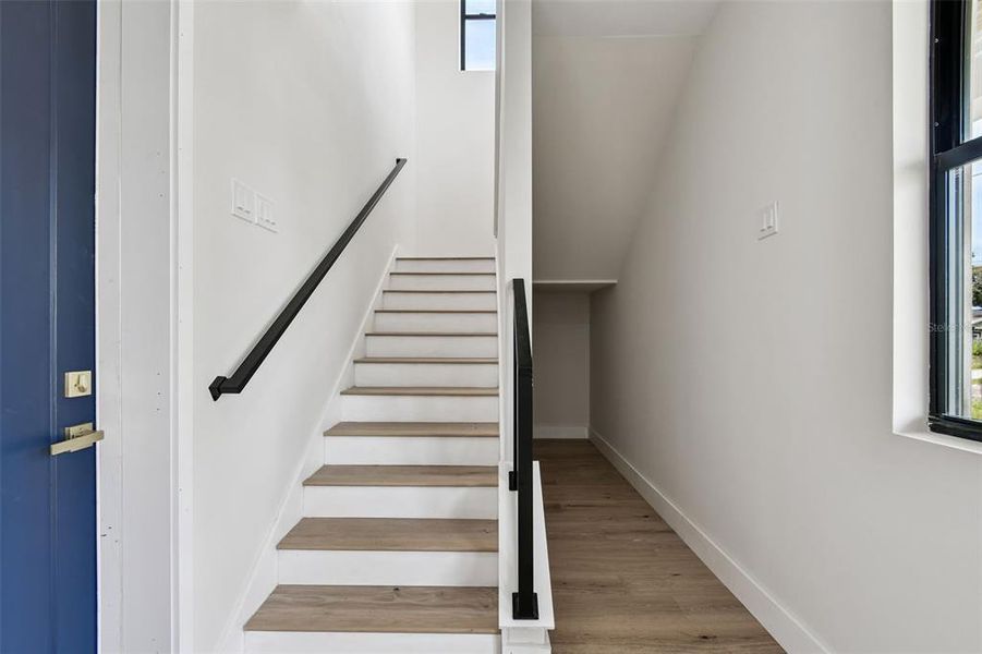 Spacious, unfurnished interior of a new home in , St. Petersburg (Image 20).