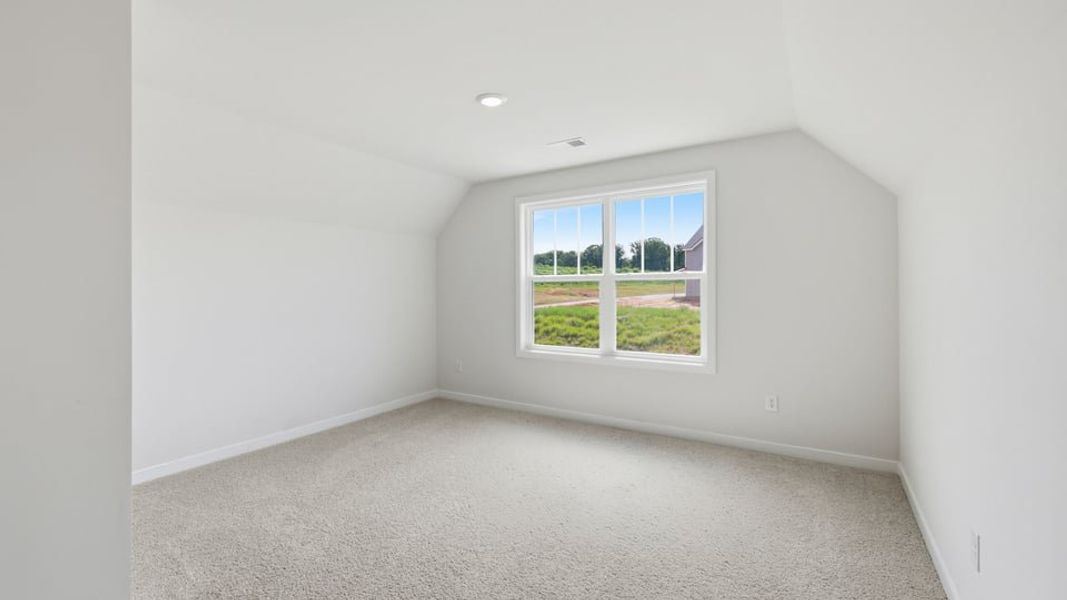 Spacious, unfurnished interior of a new home in Sycamore Cove, Woodruff (Image 30).