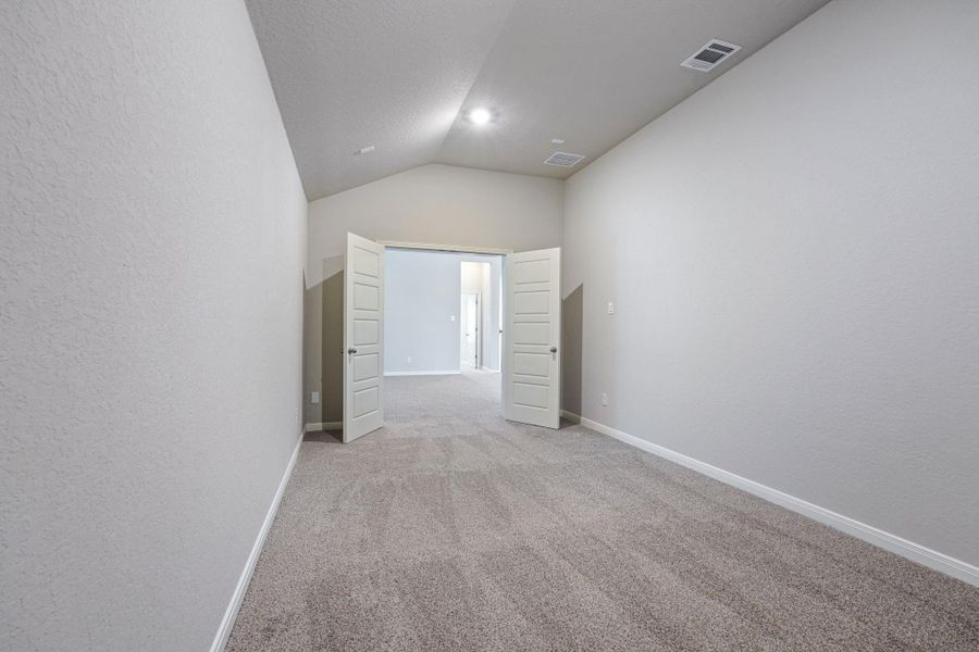 Spacious, unfurnished interior of a new home in Kingdom Heights, Rosenberg (Image 37).