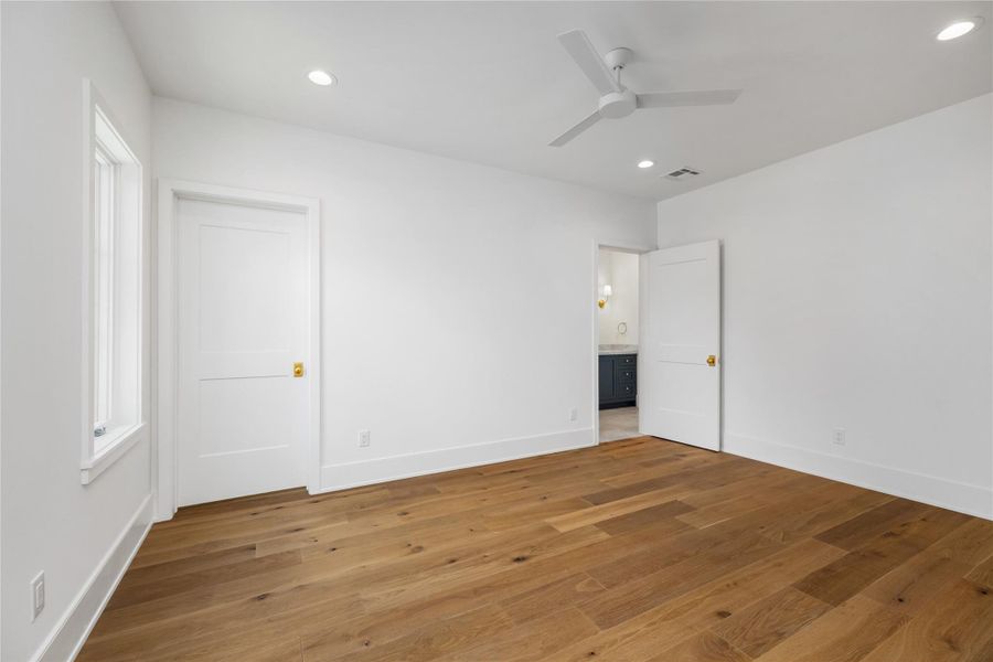 Spacious, unfurnished interior of a new home in , Houston (Image 43).