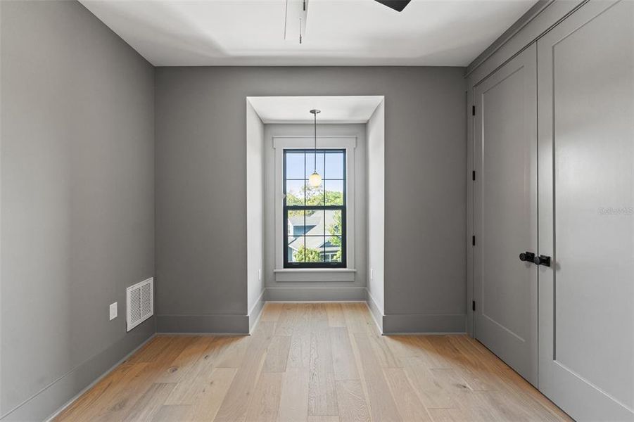 Spacious, unfurnished interior of a new home in , Tampa (Image 76).