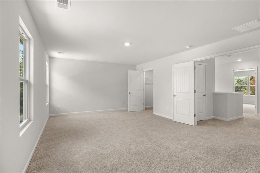 Spacious, unfurnished interior of a new home in Fairway 17 at Mirror Lake, Villa Rica (Image 37).