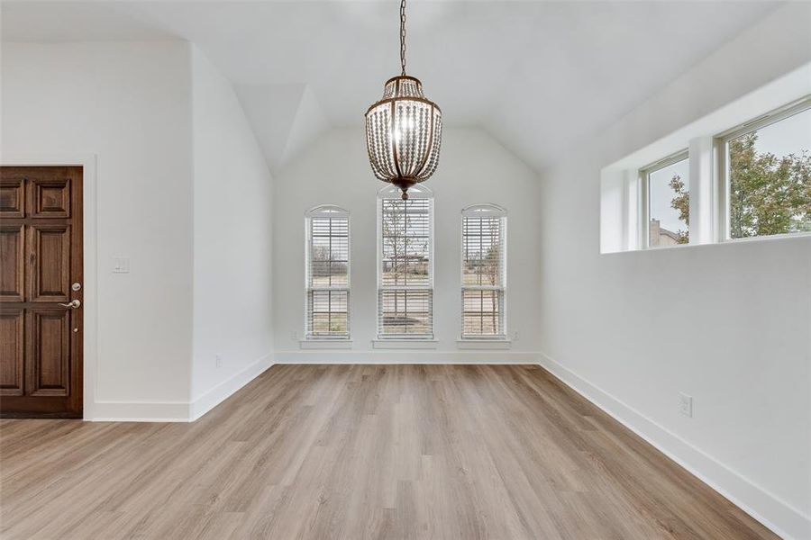 Spacious, unfurnished interior of a new home in , Sherman (Image 11).