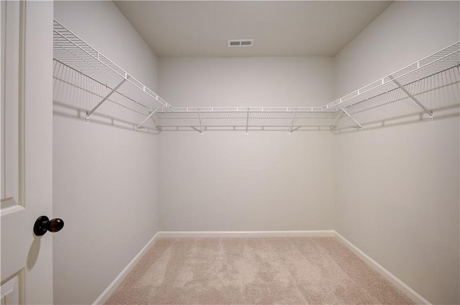 Spacious, unfurnished interior of a new home in Burchwood, Stockbridge (Image 14).