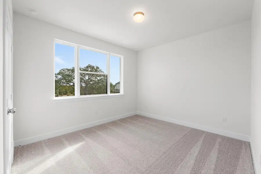 Spacious, unfurnished interior of a new home in Parmer Ranch, Georgetown (Image 31).