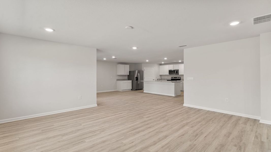 Spacious, unfurnished interior of a new home in Palmetto Bluff, Port Saint Joe (Image 27).