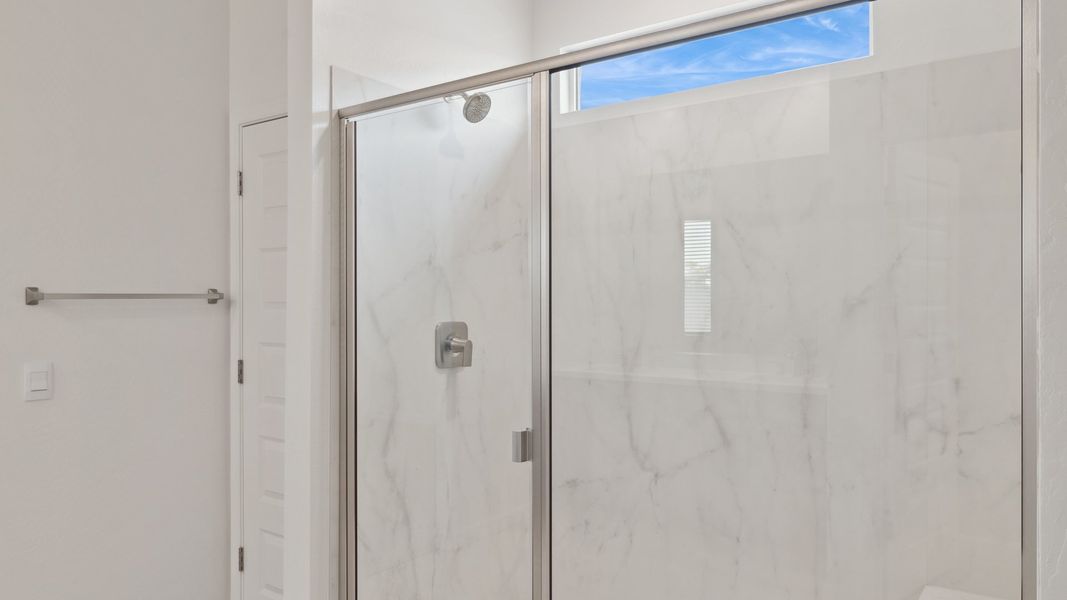 Representative interior finishes for a home built from the Cobalt by D.R. Horton in Zanjero Pass, Glendale (Image 15).