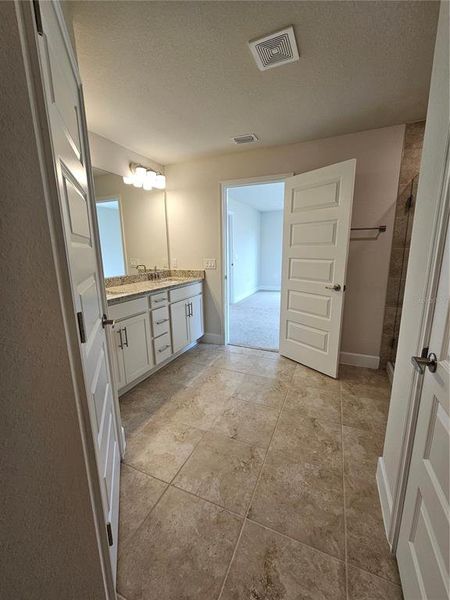 Image 10 of a home in Venice.