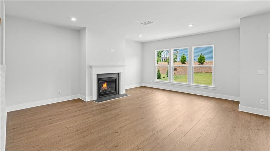 Spacious, unfurnished interior of a new home in Hunters Creek, Flowery Branch (Image 16).