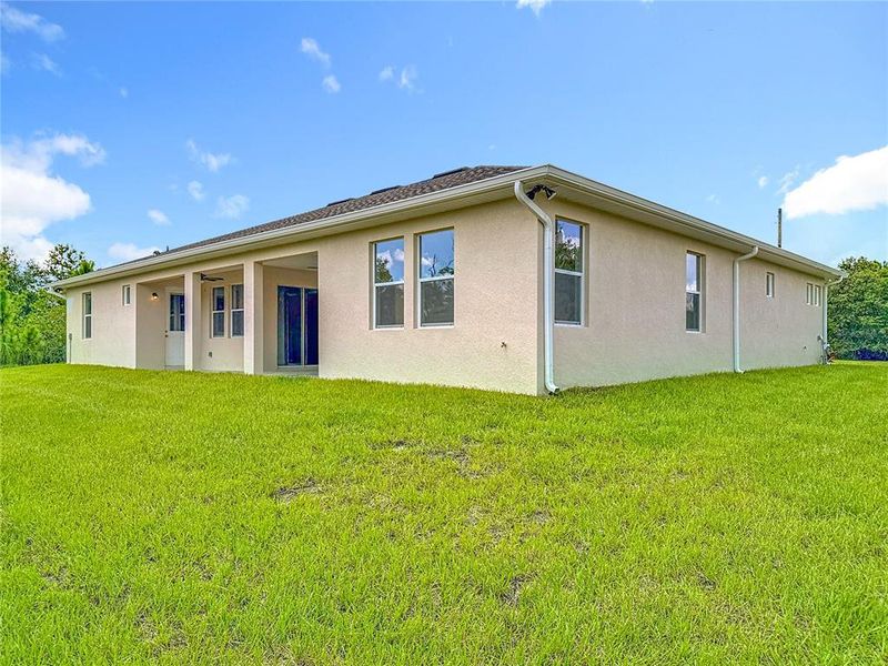 Exterior details and patio area of a home in , Orlando (Image 2).