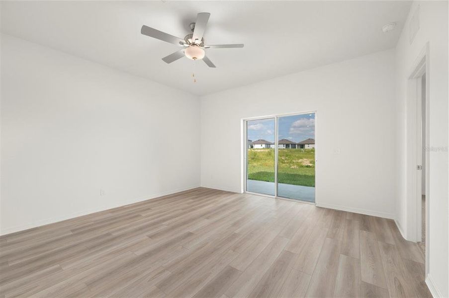 Spacious, unfurnished interior of a new home in Gum Lake Preserve, Lake Alfred (Image 21).