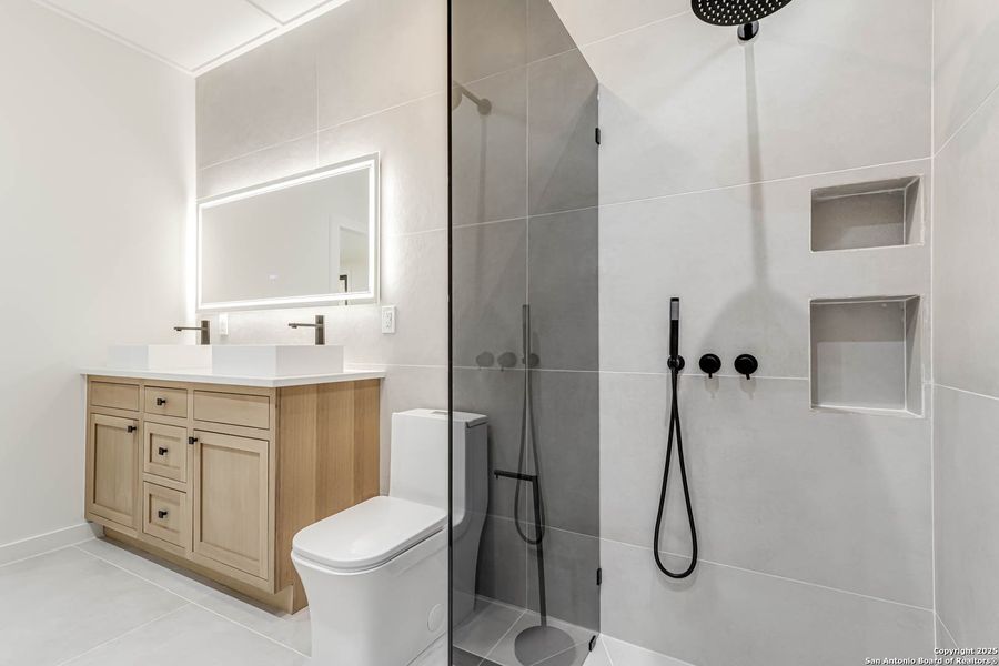 Furnished interior view inside a new home in , Floresville (Image 16).