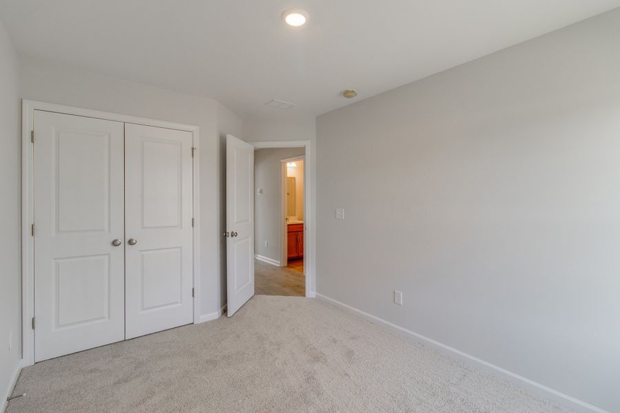 Spacious, unfurnished interior of a new home in Astoria, Columbia (Image 24).