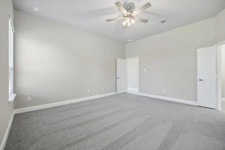 Spacious, unfurnished interior of a new home in Mayfield Farms, Arlington (Image 24).