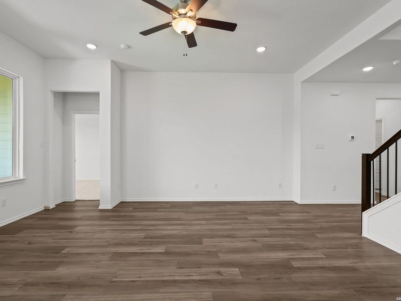 Spacious, unfurnished interior of a new home in Comanche Ridge, San Antonio (Image 24).