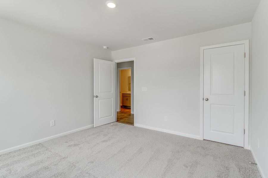 Spacious, unfurnished interior of a new home in Bluefield, Lexington (Image 31). Spacious, unfurnished interior of a new home in Bluefield, Lexington (Image 31).