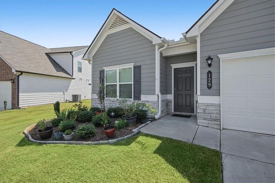Exterior details and patio area of a home in , Cartersville (Image 4).