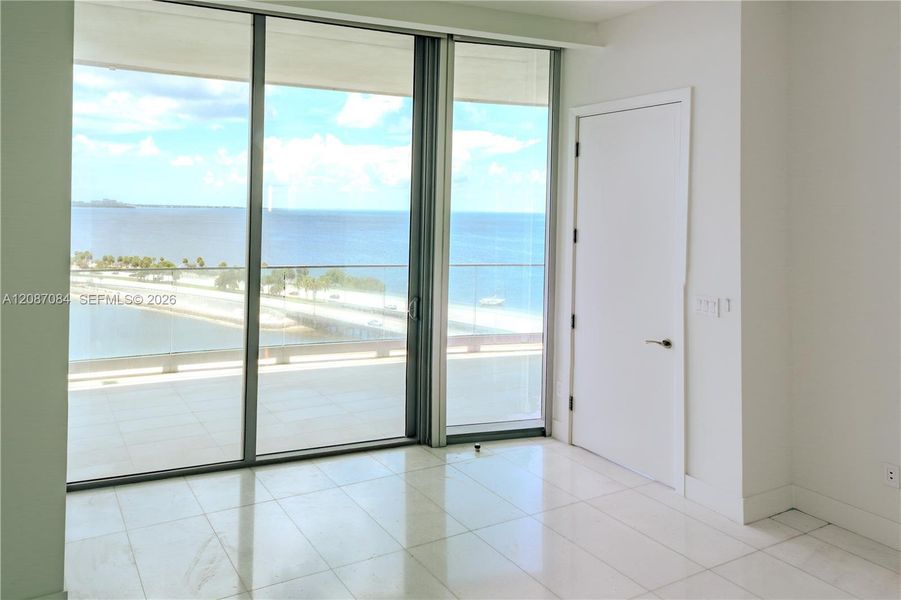 Spacious, unfurnished interior of a new home in , Miami (Image 9).