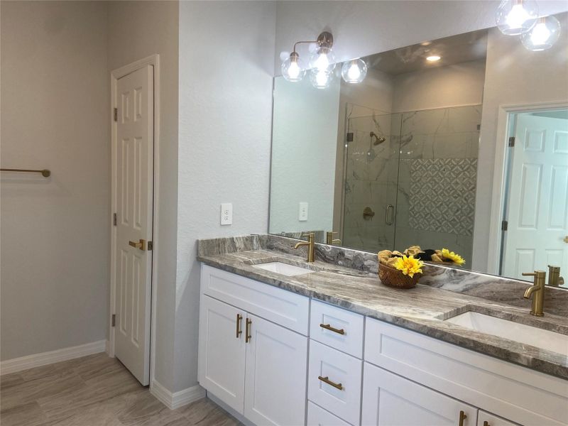 master bath, double vanity granite