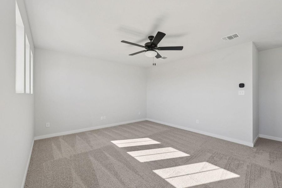 Spacious, unfurnished interior of a new home in The Hollows at Avery Centre, Round Rock (Image 25).