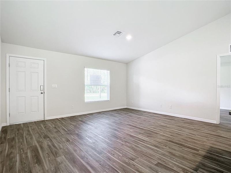 Spacious, unfurnished interior of a new home in , Port Charlotte (Image 14).