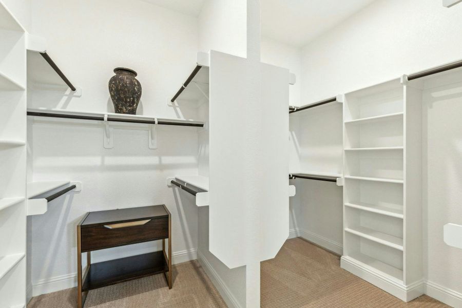Representative furnished interior of a home built from the Reid by Kindred Homes in Oak Creek Ranch, Waxahachie (Image 28).
