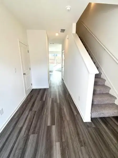 Spacious, unfurnished interior of a new home in Chestnut Grove, Douglasville (Image 7).
