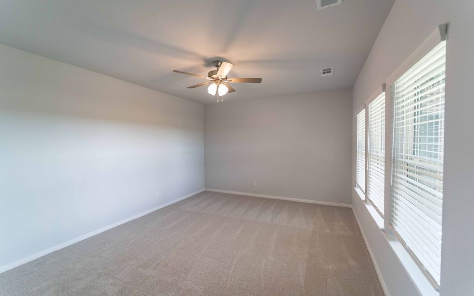 Spacious, unfurnished interior of a new home in Solterra, Mesquite (Image 10).