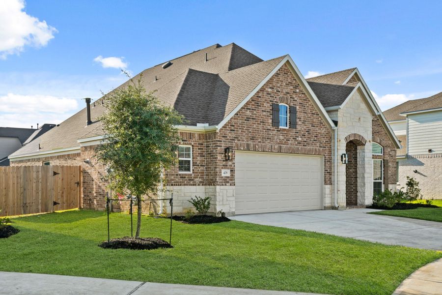 Front exterior of a new home in Beacon Hill, Waller, TX, highlighting curb appeal (Image 18). Front exterior of a new home in Beacon Hill, Waller, TX, highlighting curb appeal (Image 18).