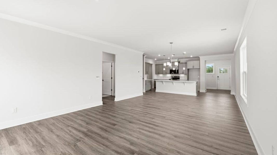 Spacious, unfurnished interior of a new home in Sycamore Cove, Woodruff (Image 24).