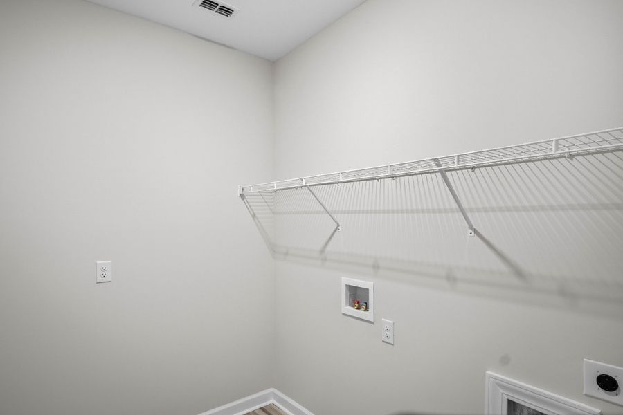 Spacious, unfurnished interior of a new home in Coastal Club of the Carolinas, Calabash (Image 11).