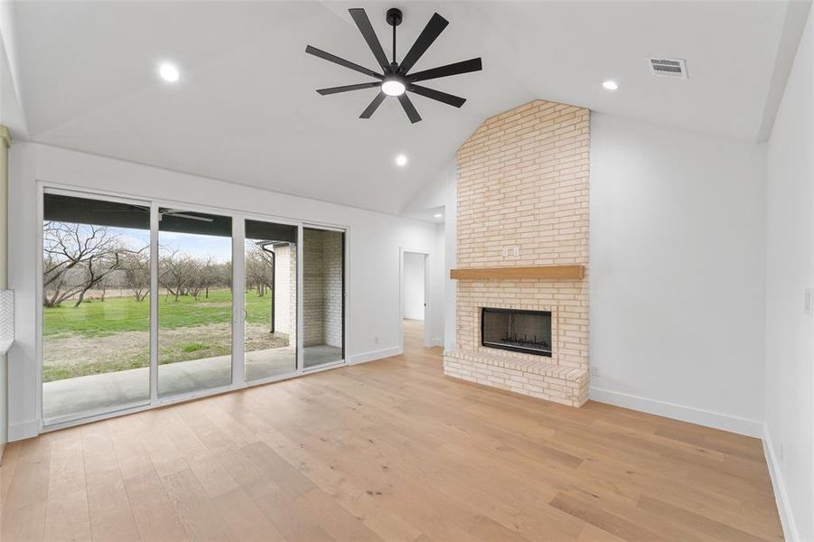 Spacious, unfurnished interior of a new home in , Corsicana (Image 33).
