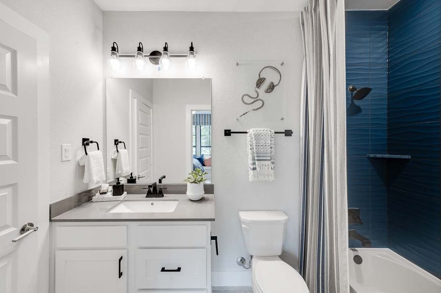 Representative furnished interior of a home built from the Verona by Tri Pointe Homes in Sienna 80′, Missouri City (Image 43).