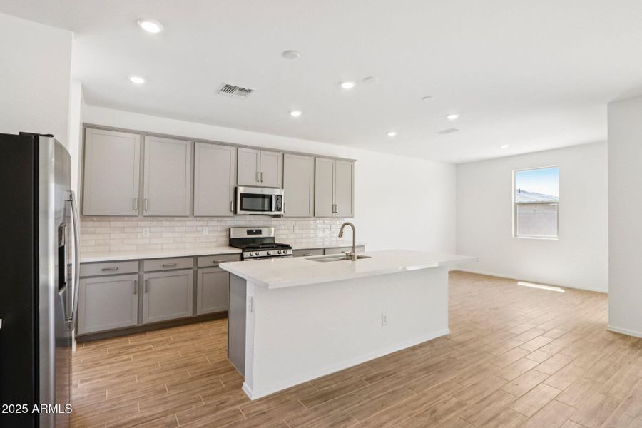 14-web-or-mls-W Pecan Wds-S1907-014 14-web-or-mls-W Pecan Wds-S1907-014