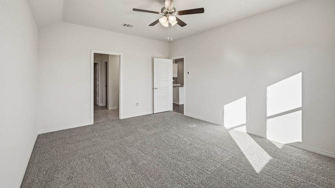 Spacious, unfurnished interior of a new home in Trailstone, Caddo Mills (Image 20).