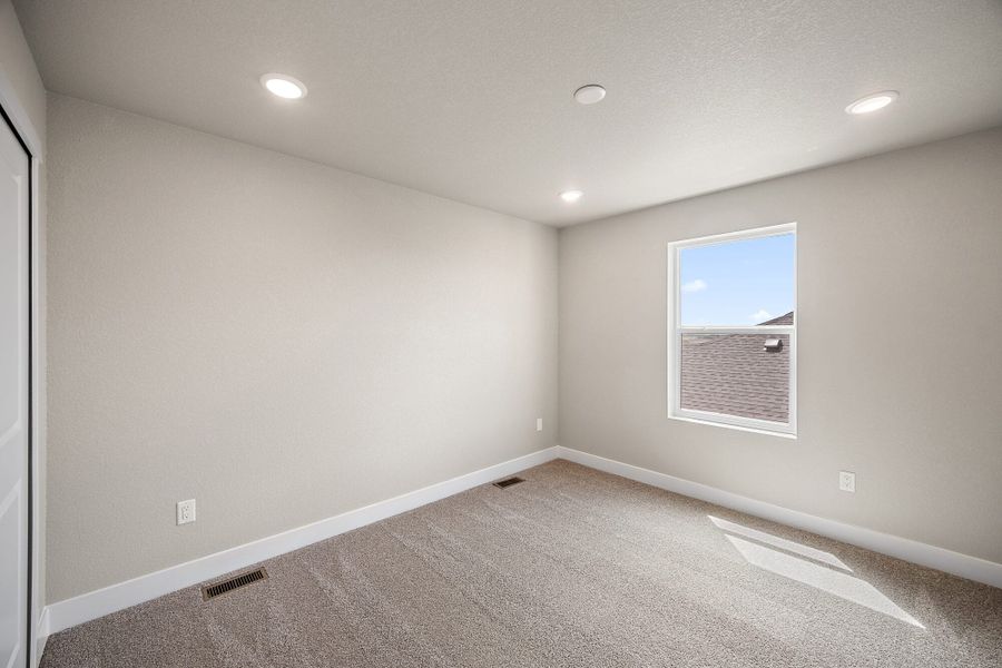 Spacious, unfurnished interior of a new home in Trails at Aspen Ridge-3, Colorado Springs (Image 30).