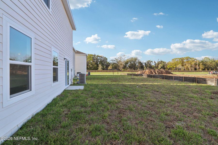 Exterior details and patio area of a home in Park Grove, Jacksonville (Image 24).