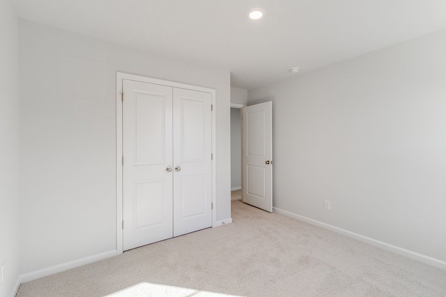 Spacious, unfurnished interior of a new home in Bluefield, Lexington (Image 33).