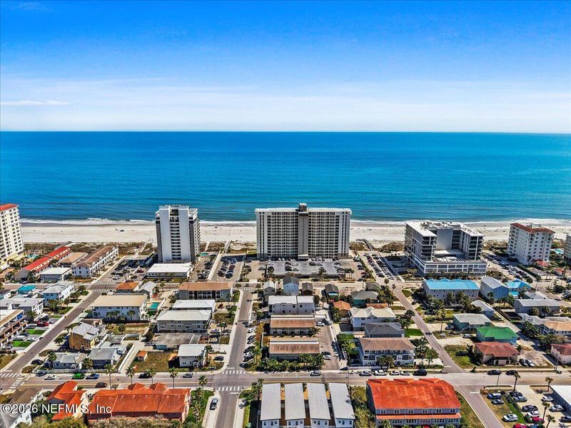 Condo located in Jacksonville Beach, FL showcasing its design and architecture (Image 34).