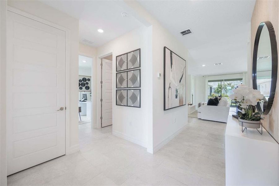 Spacious, unfurnished interior of a new home in Lakes of Mount Dora, Mount Dora (Image 16).